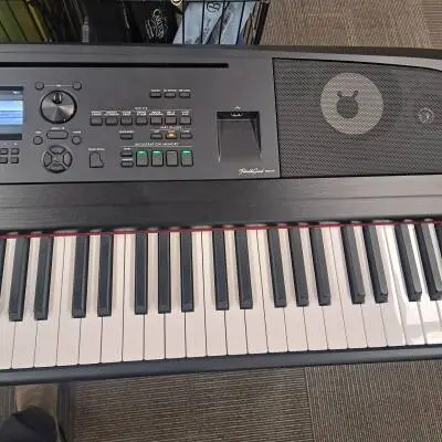 Yamaha - DGX670 B 2